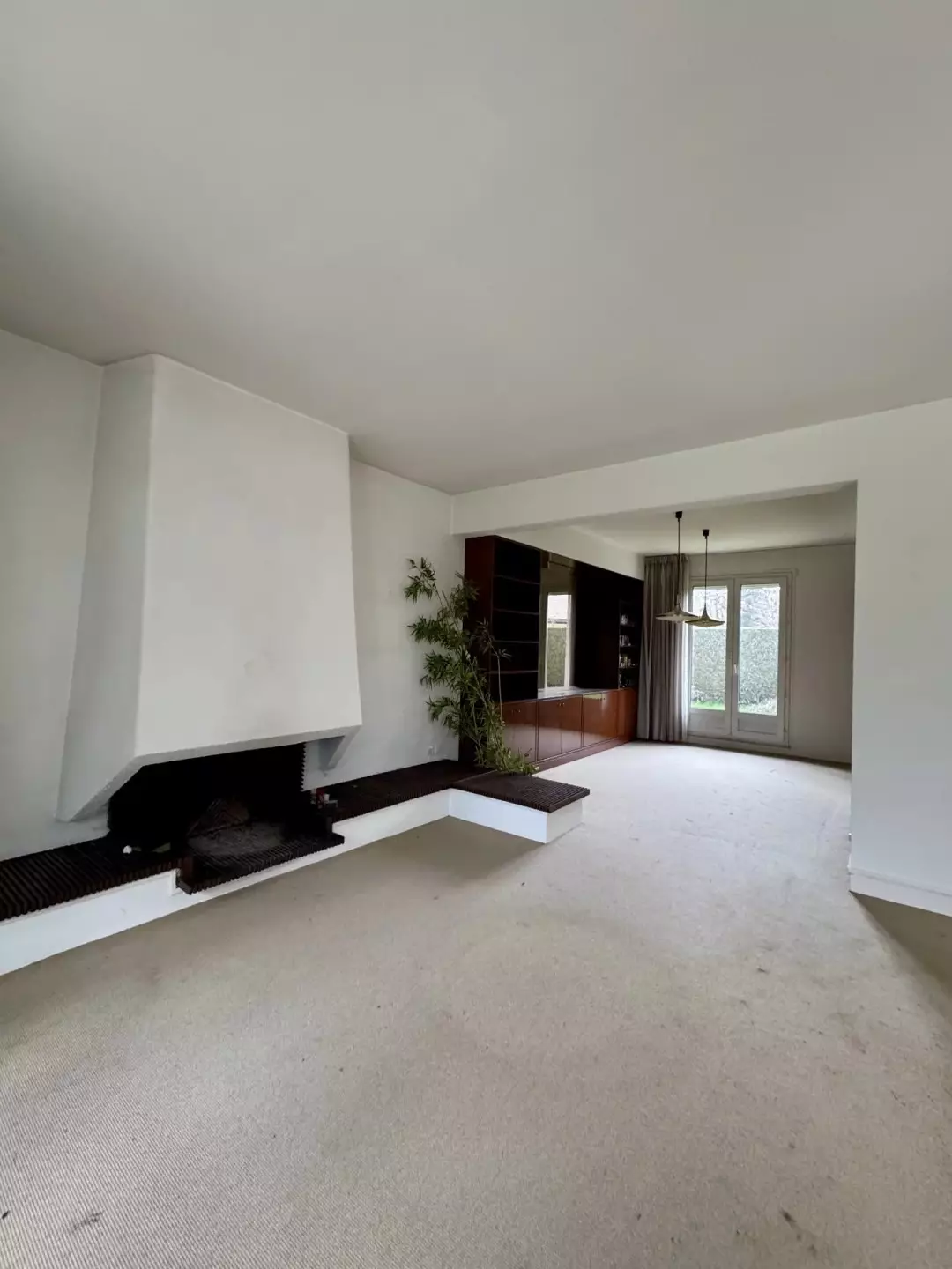 Cheminée du séjour de la maison à vendre à Chavenay