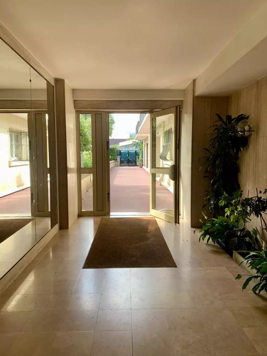 Entrée de l'immeuble - Appartement à vendre à Colombes