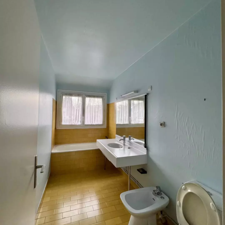 Salle de bain 3 de la maison à vendre à Chavenay