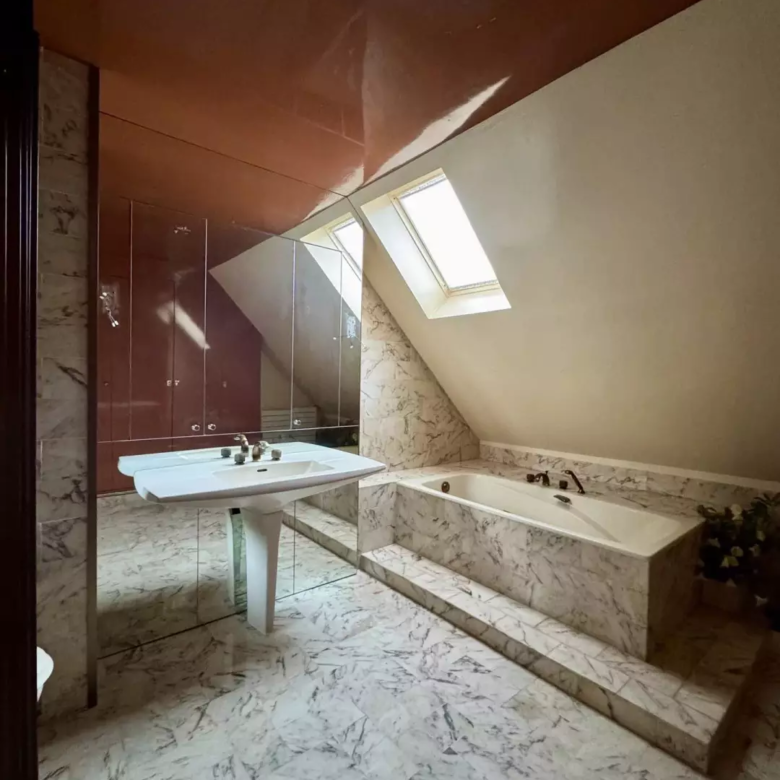 Salle de bain de la maison à vendre à Chavenay 78450