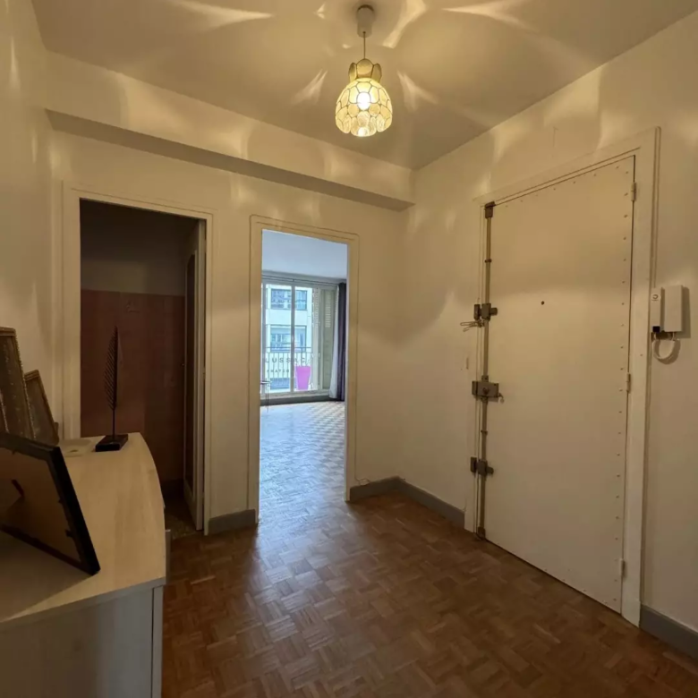 Entrée de l'appartement à vendre à Colombes - vue 2