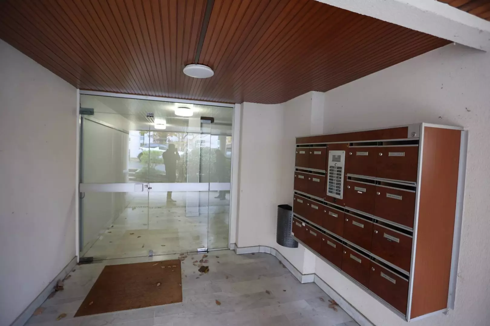 Entrée de l'immeuble de l'appartement à vendre à Le Plessis-Robinson