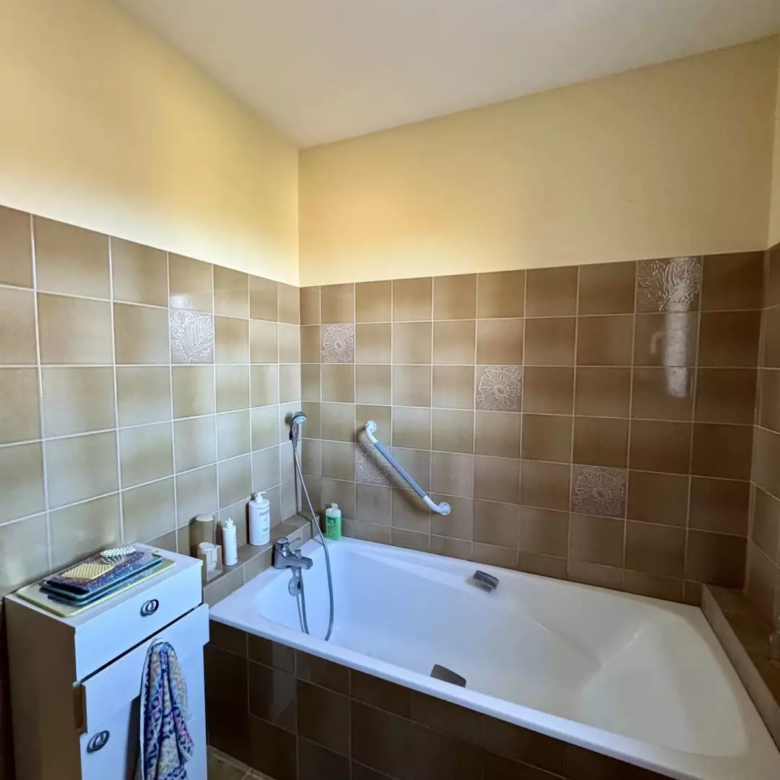 Salle de bain de la maison à vendre à Digne-les-Bains