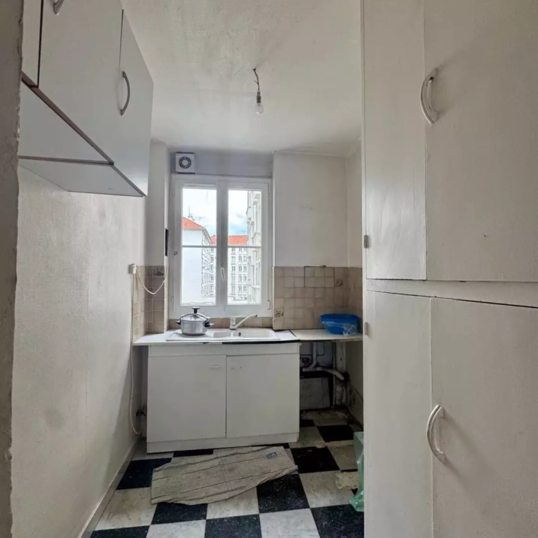 Cuisine de l'appartement à vendre à Asnieres-sur-Seine
