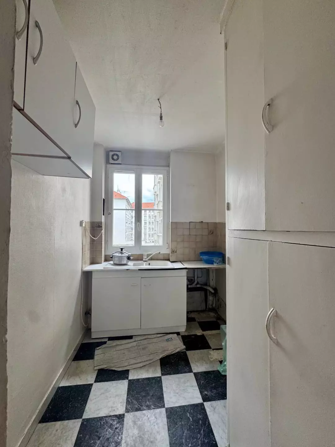 Cuisine de l'appartement à vendre à Asnieres-sur-Seine
