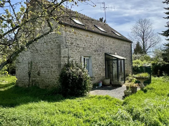 Maison en pierre à vendre à Neuilly-le-Bisson
