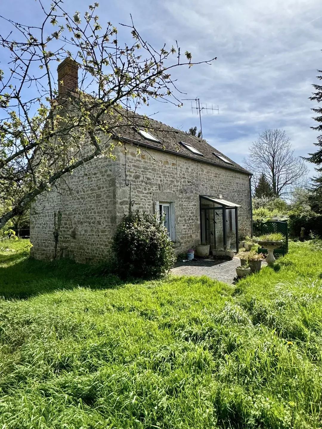 Maison en pierre à vendre à Neuilly-le-Bisson