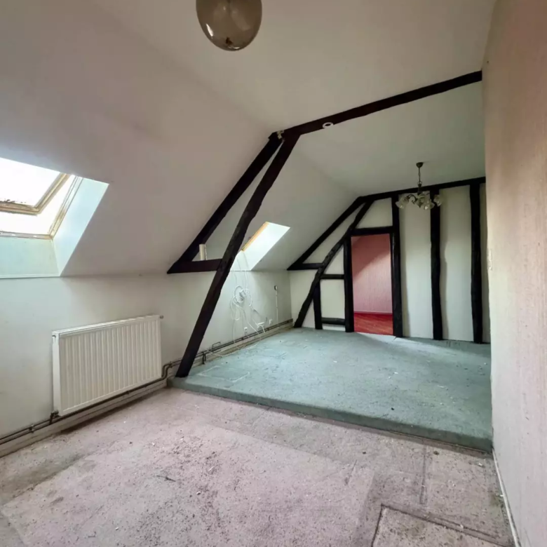 Chambre de la maison à vendre à Neuilly-le-Bisson