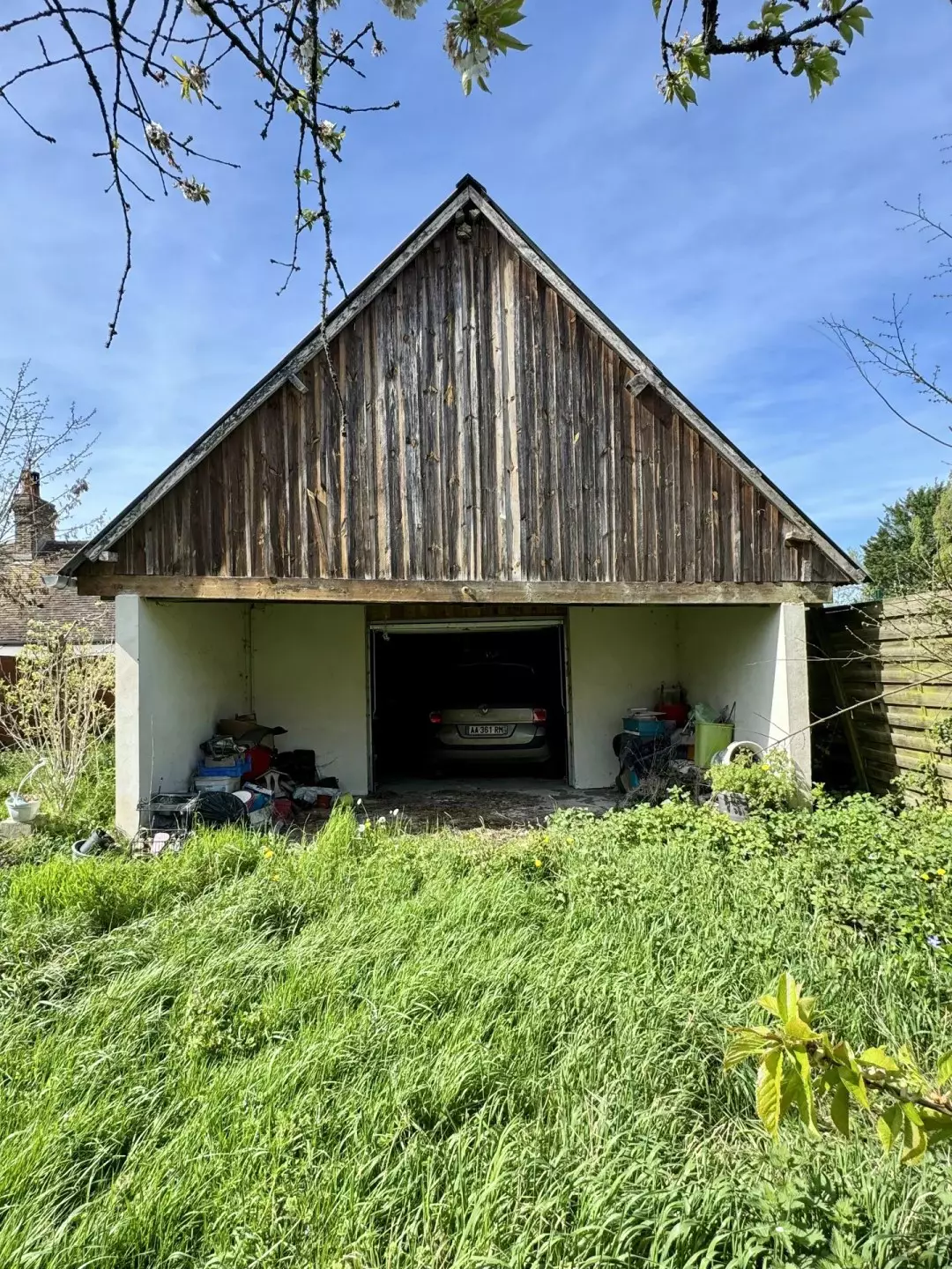 Garage de la maison à vendre à Neuilly-le-Bisson