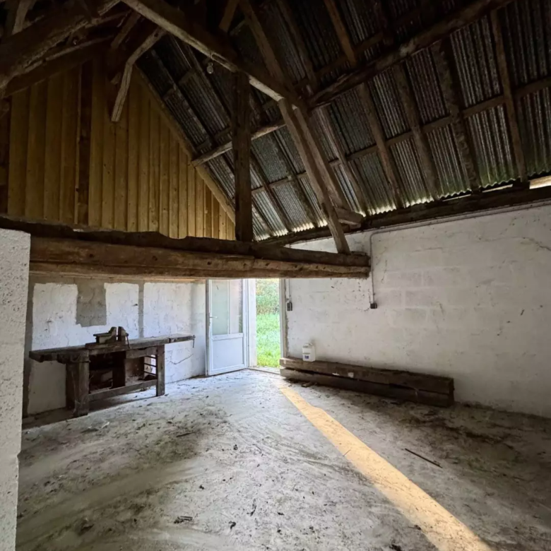 Intérieur de la remise (vue 2) de la maison à vendre à Neuilly-le-Bisson