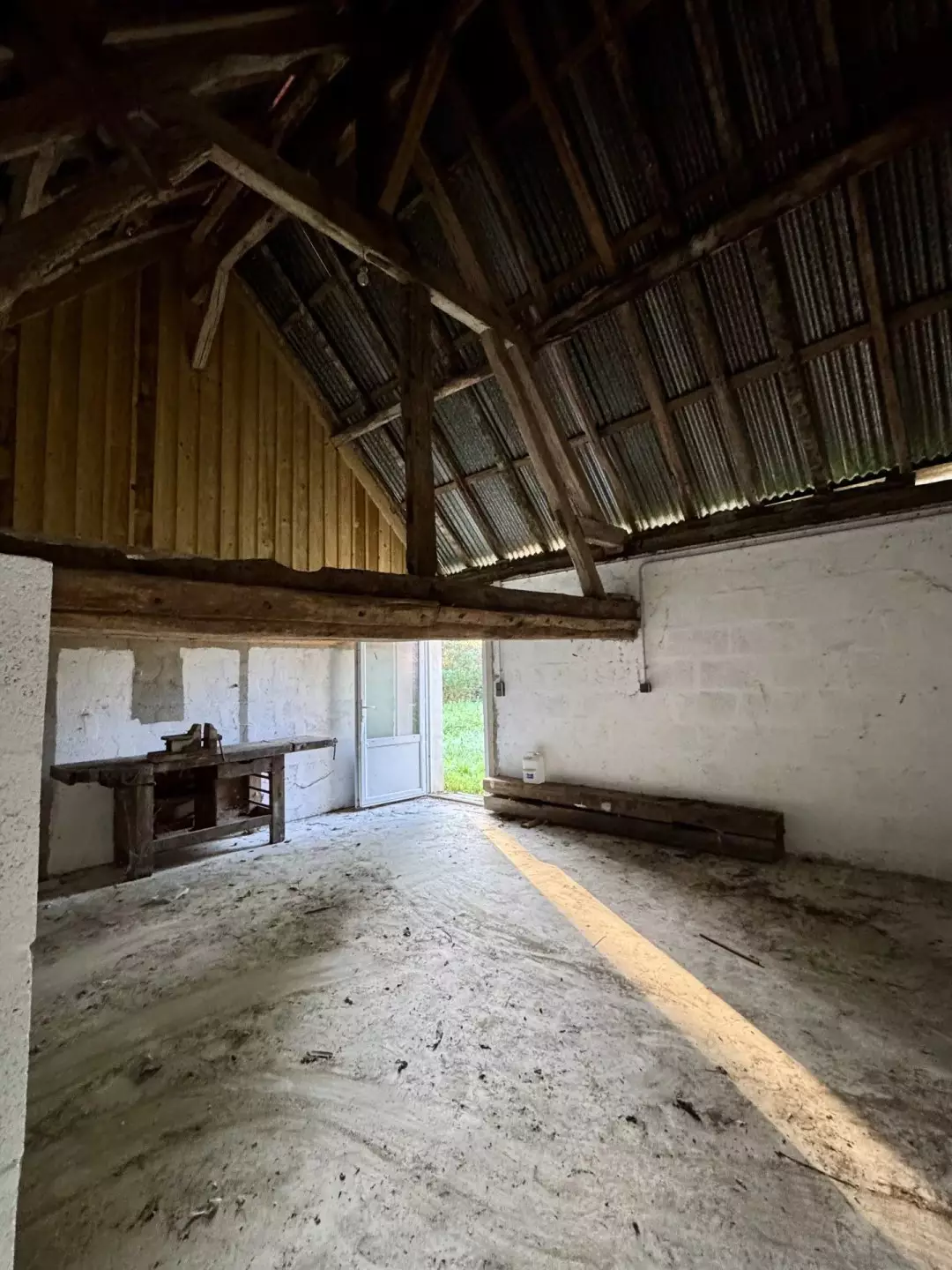 Intérieur de la remise (vue 2) de la maison à vendre à Neuilly-le-Bisson