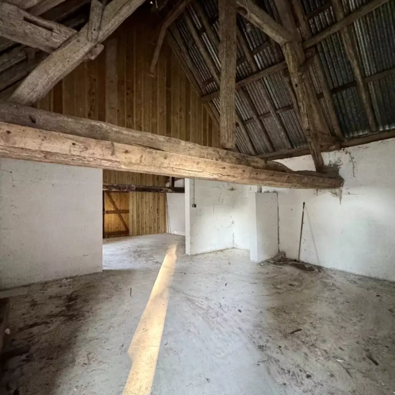 Intérieur de la remise (vue 3) de la maison à vendre à Neuilly-le-Bisson