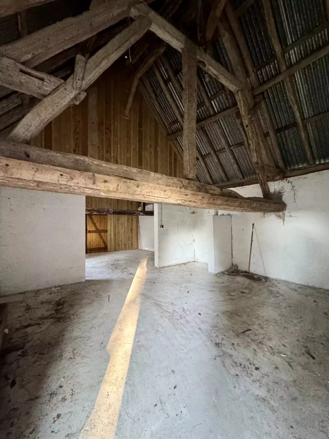 Intérieur de la remise (vue 3) de la maison à vendre à Neuilly-le-Bisson