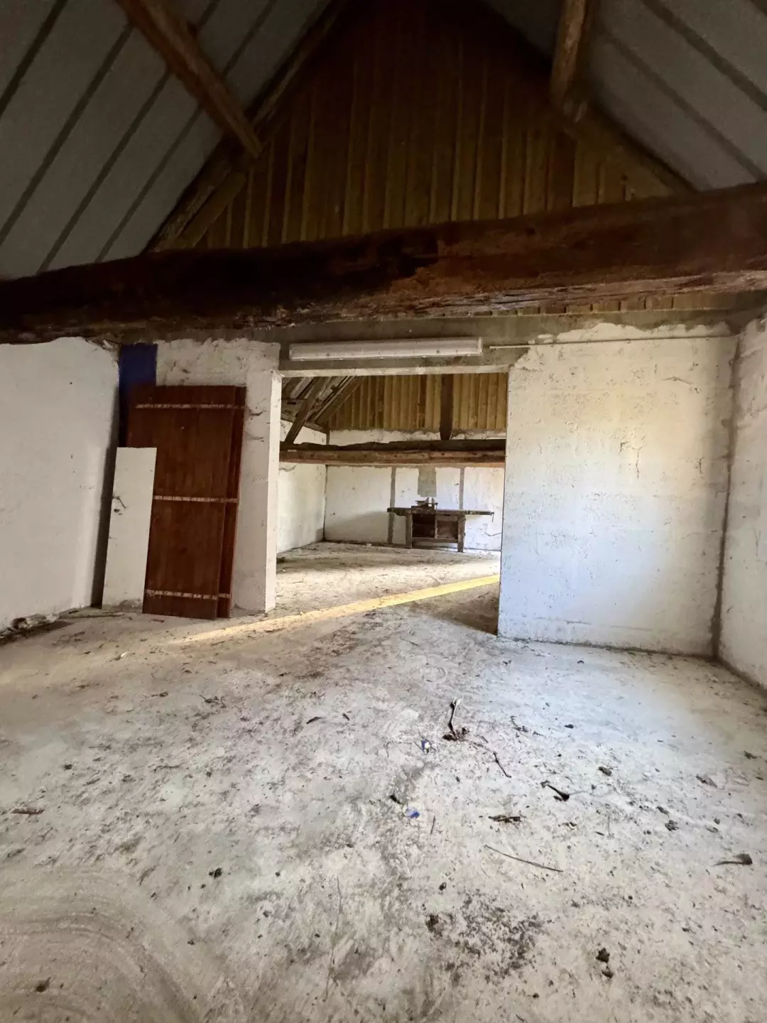 Intérieur de la remise de la maison à vendre à Neuilly-le-Bisson
