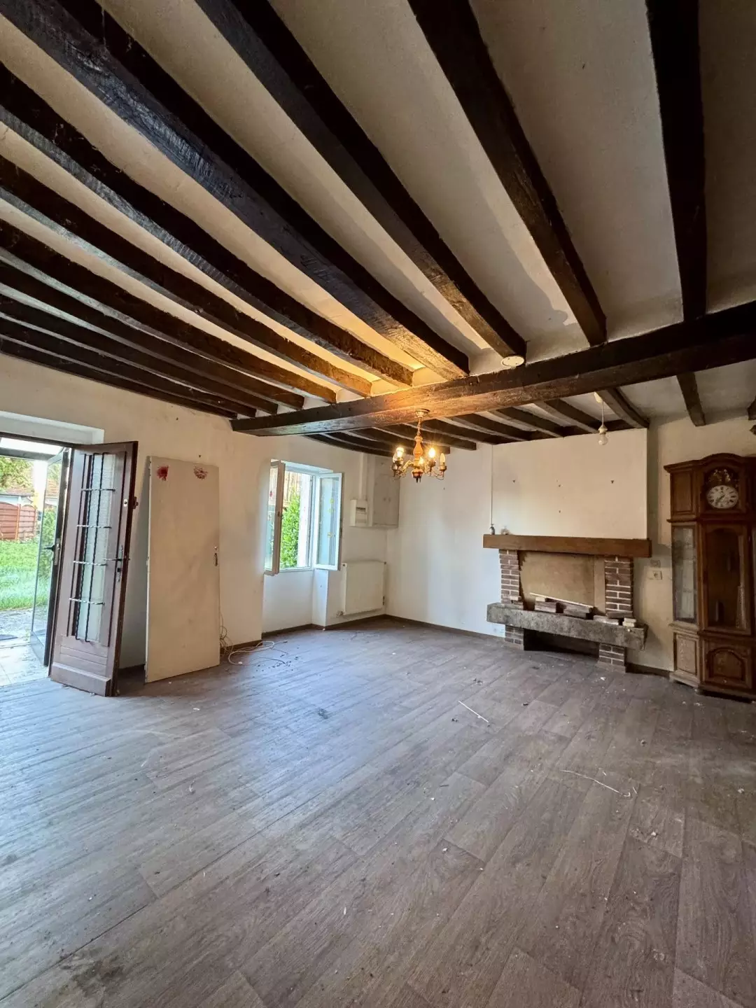 Salle à manger (vue 2) de la maison à vendre à Neuilly-le-Bisson