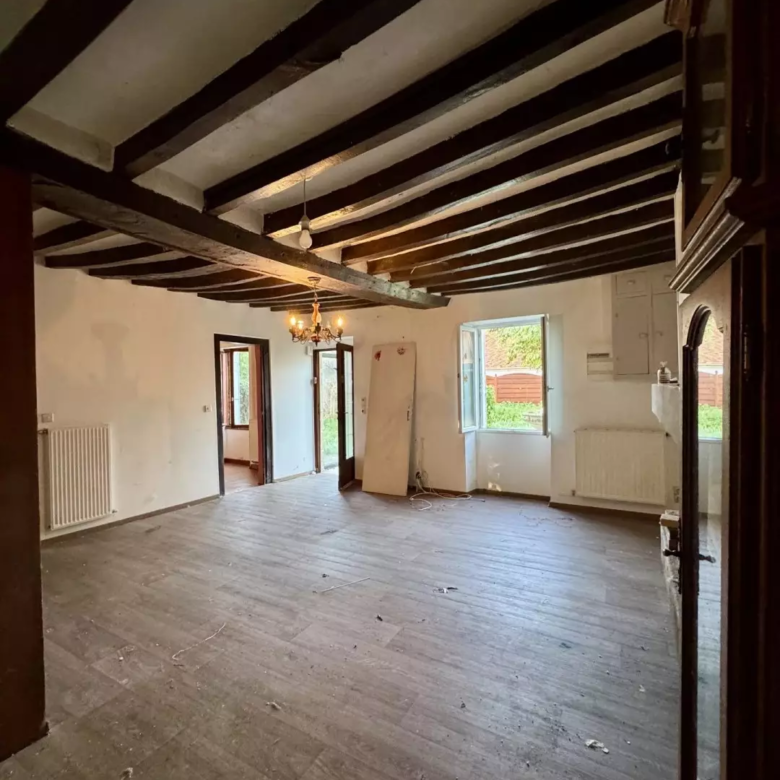 Salle à manger de la maison à vendre à Neuilly-le-Bisson
