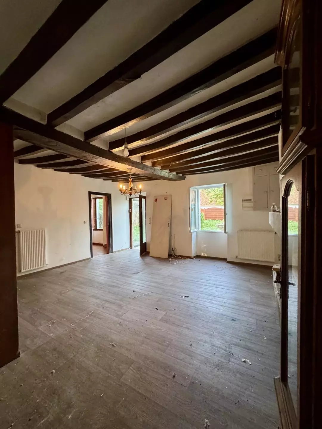 Salle à manger de la maison à vendre à Neuilly-le-Bisson