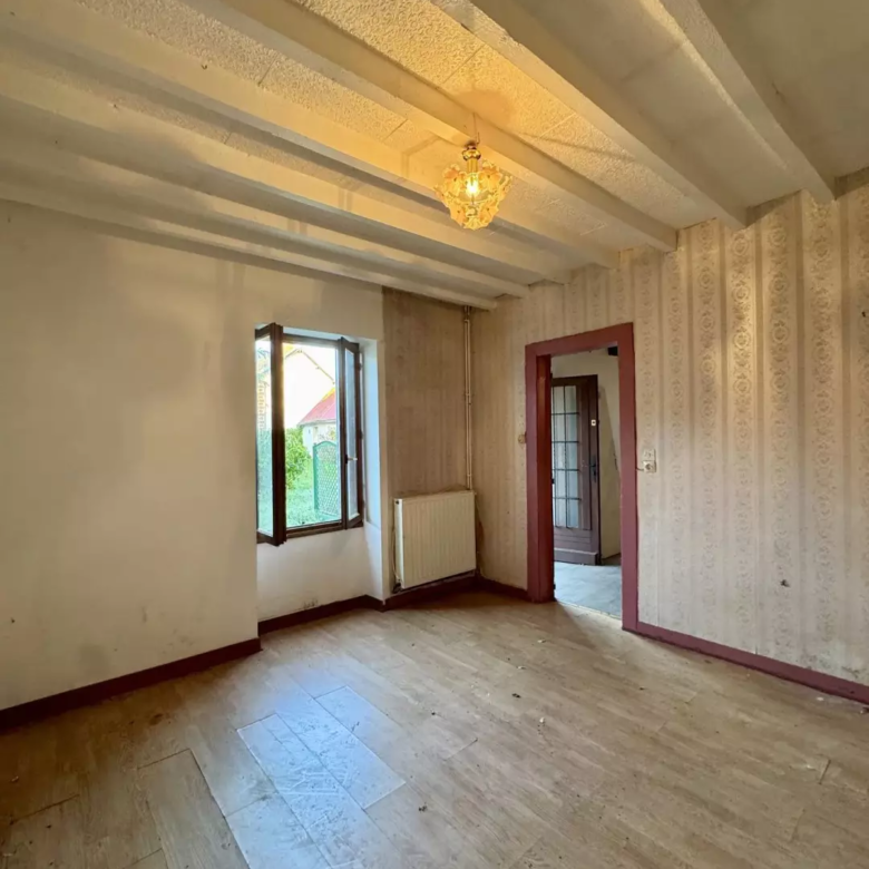Salon de la maison à vendre à Neuilly-le-Bisson
