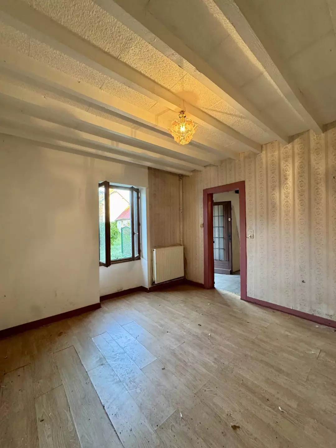Salon de la maison à vendre à Neuilly-le-Bisson