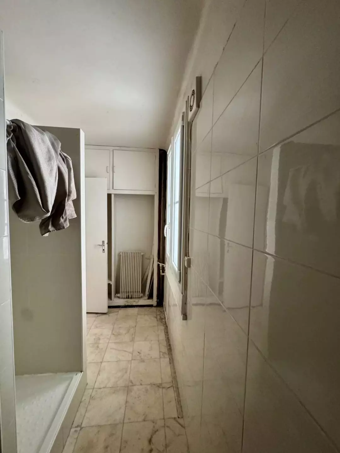 Salle d'eau (douche) de l'appartement à vendre à Asnieres-sur-Seine