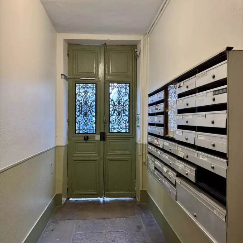 Studio Paris 15e - Entrée de l'immeuble